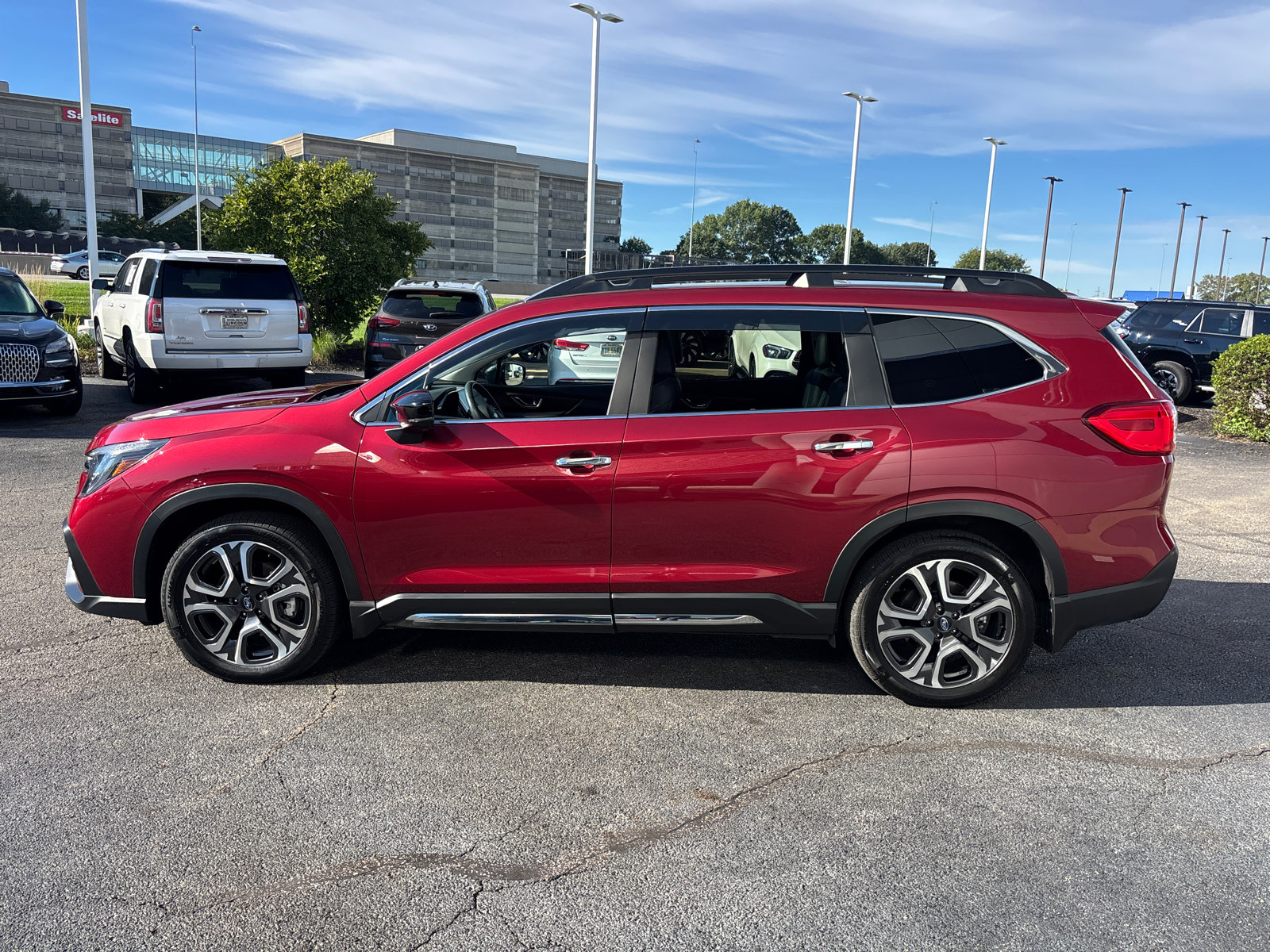 Used 2024 Subaru Ascent Touring AWD/4WD image 4