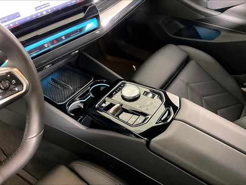 Certified 2025 BMW 550e xDrive w/ Premium Package image 15