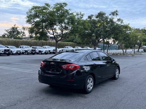Used 2017 Chevrolet Cruze LS FWD image 6