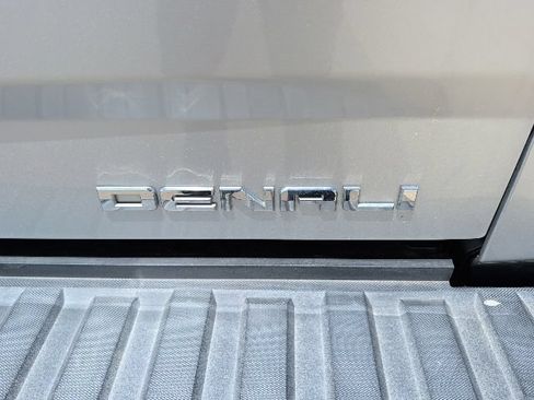 Used 2017 GMC Sierra 1500 Denali w/ Denali Ultimate Package AWD/4WD image 12