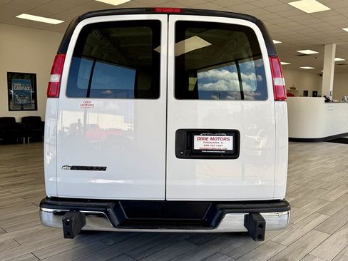 Used 2018 Chevrolet Express 2500 w/ Driver Convenience Package RWD image 8