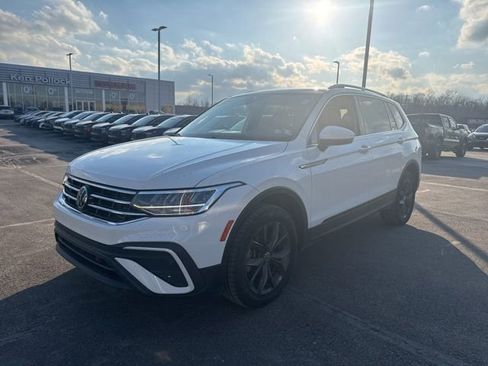 Used 2022 Volkswagen Tiguan SE image 45