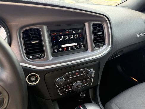 Used 2022 Dodge Charger SXT w/ Blacktop Package image 19