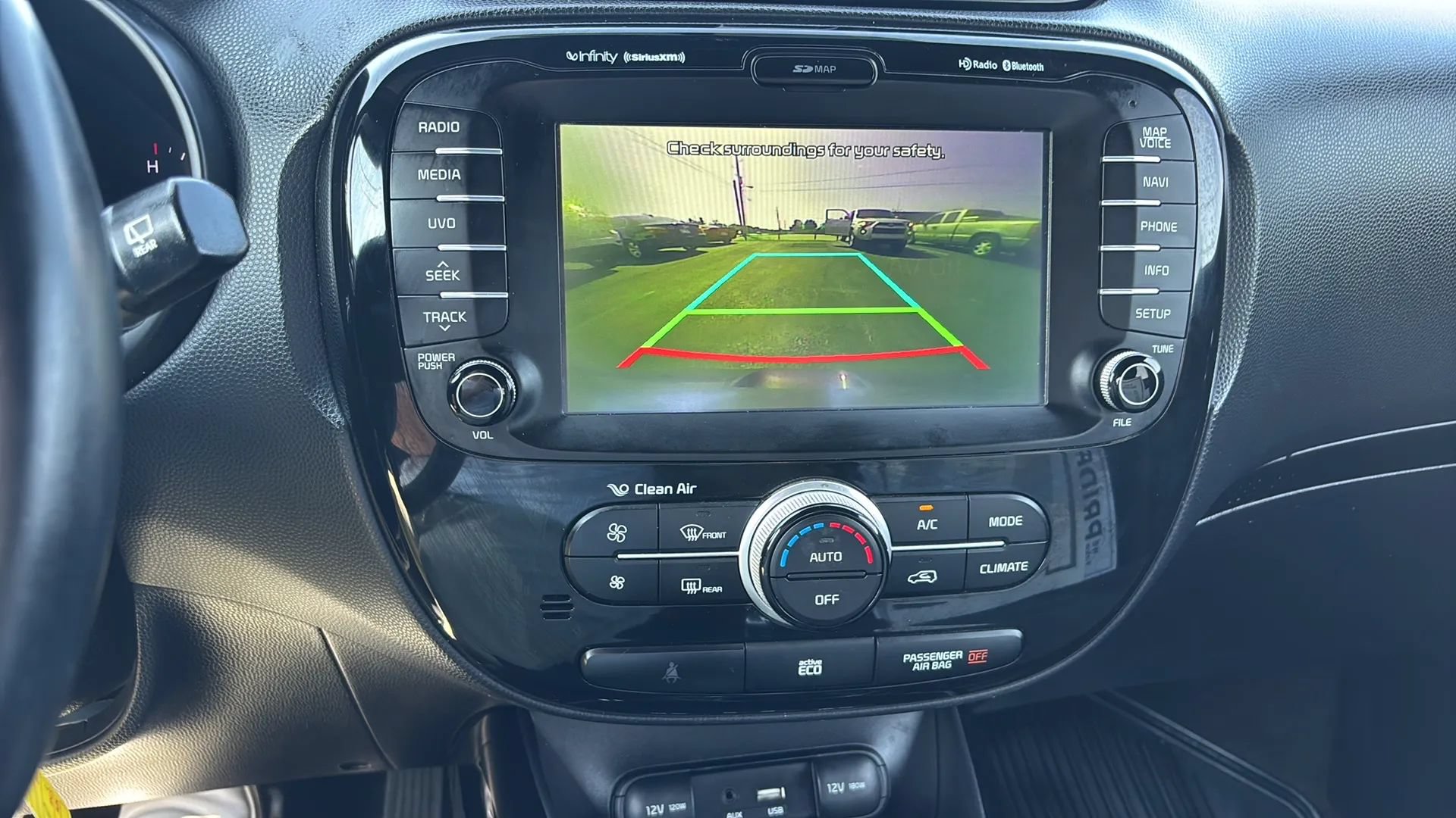 Used 2015 Kia Soul ! w/ Sun & Sound Package FWD image 11