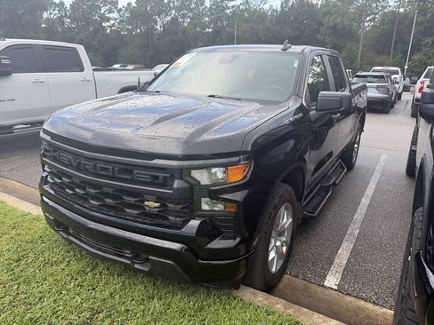 Used 2022 Chevrolet Silverado 1500 Custom RWD image 2