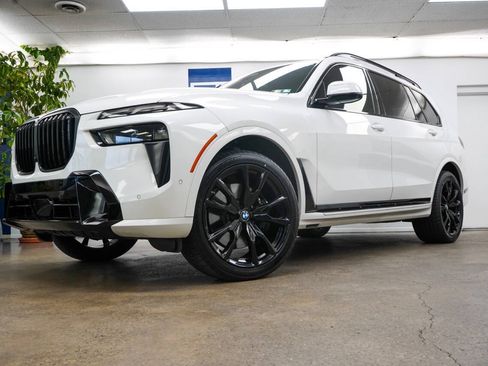Used 2023 BMW X7 xDrive40i w/ Executive Package AWD/4WD image 31
