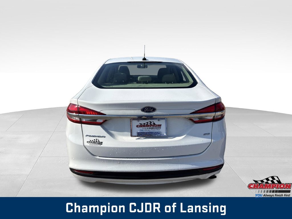 Used 2017 Ford Fusion SE FWD image 7