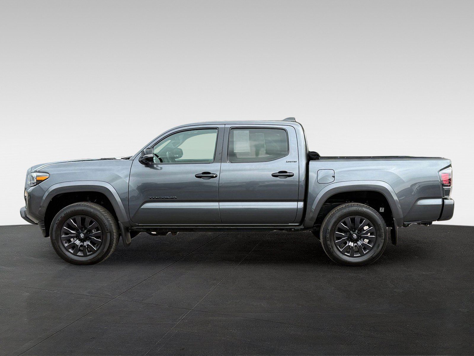 Used 2022 Toyota Tacoma Limited w/ Nightshade Package AWD/4WD image 8