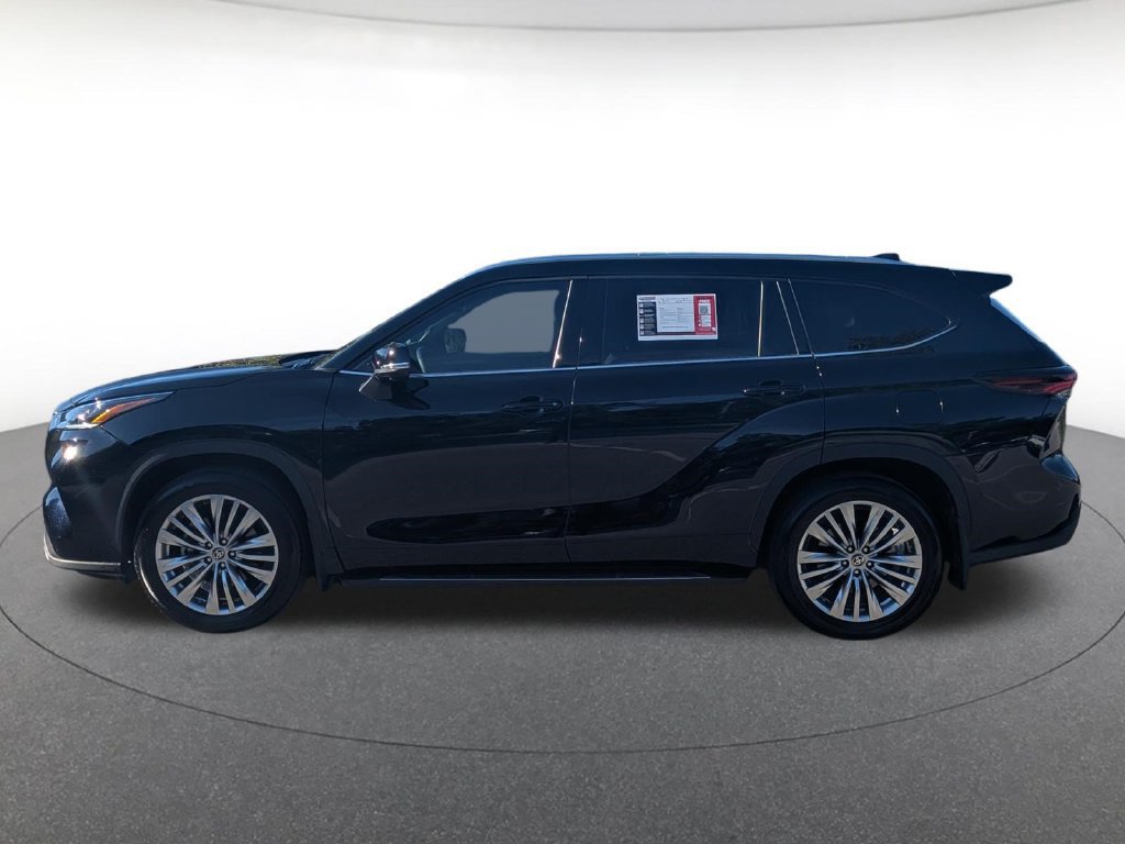 Used 2024 Toyota Highlander Platinum FWD image 3