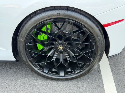 Used 2024 Lamborghini Huracan STO RWD image 38