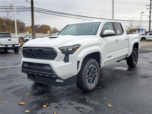 New 2025 Toyota Tacoma TRD Sport image 2