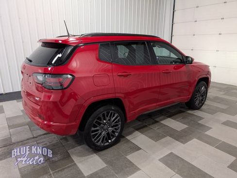 Used 2022 Jeep Compass Limited w/ (RED) Package AWD/4WD image 4