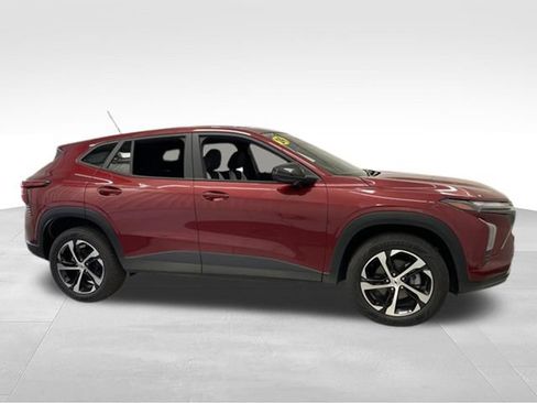 Used 2024 Chevrolet Trax RS w/ Driver Confidence Package FWD image 8