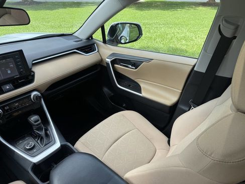 Used 2022 Toyota RAV4 XLE image 14