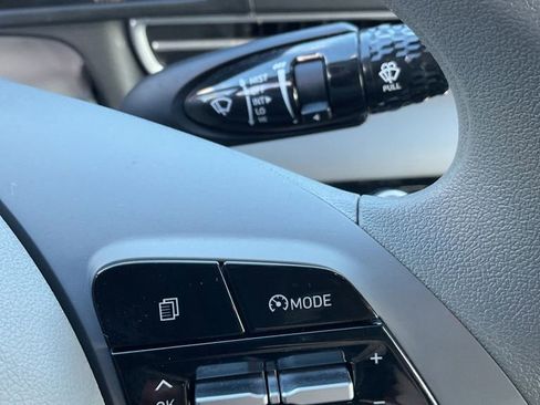 Used 2023 Hyundai Elantra SEL w/ Preferred Accessory Package image 17