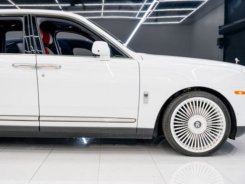 Used 2021 Rolls-Royce Cullinan image 11