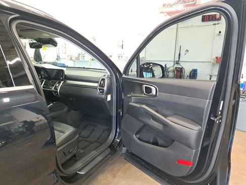 Used 2023 Kia Sorento EX image 16