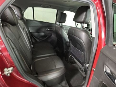 Used 2019 Chevrolet Trax LT w/ LT Convenience Package FWD image 30