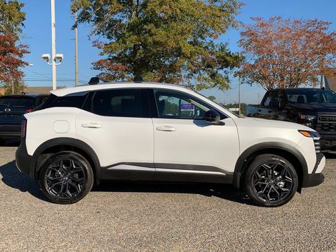 New 2026 Nissan Kicks SR image 2