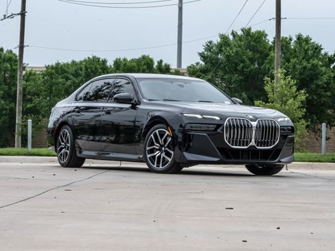 Certified 2024 BMW 760i xDrive AWD/4WD image 2
