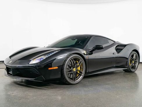 Used 2017 Ferrari 488 GTB RWD image 4
