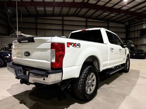 Used 2018 Ford F250 Lariat w/ Chrome Package image 5