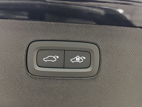 New 2026 Volvo XC90 T8 Plus w/ Protection Package Premier image 31