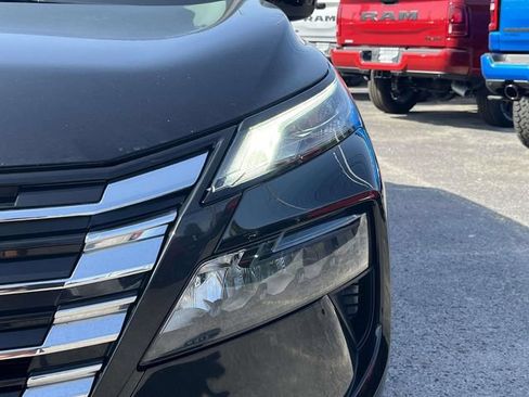 Used 2025 Nissan Rogue SV FWD image 9