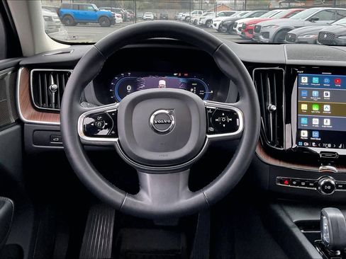 Used 2023 Volvo XC60 T8 Plus image 8