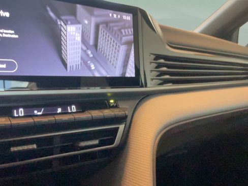 Used 2026 Toyota Camry SE w/ Multimedia Upgrade Package FWD image 15