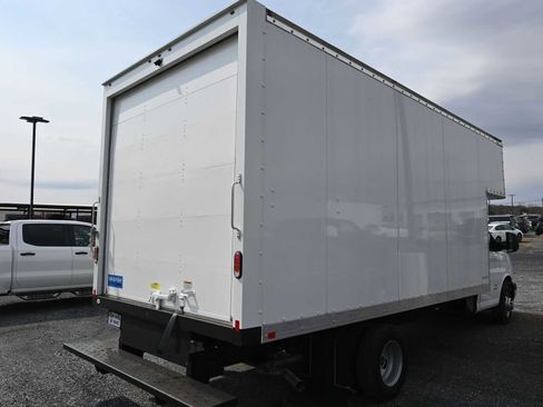 New 2024 GMC Savana 4500 w/ Power Convenience Package RWD image 34
