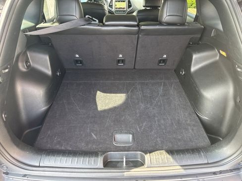 Used 2023 Jeep Cherokee Altitude Lux image 54