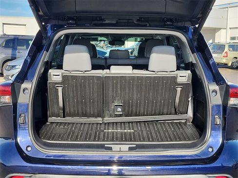 Used 2020 Toyota Highlander XLE image 7