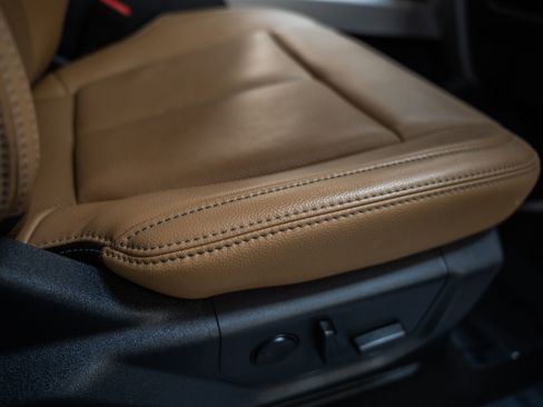 Used 2022 Ford F350 Lariat w/ Chrome Package image 41