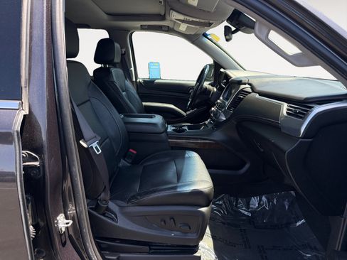 Used 2017 Chevrolet Suburban LT w/ Luxury Package AWD/4WD image 19