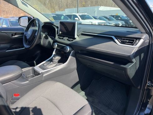 Used 2023 Toyota RAV4 AWD Hybrid image 27