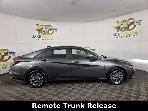 Used 2024 Hyundai Elantra SEL image 9