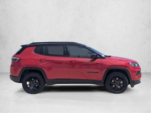 Used 2023 Jeep Compass Latitude AWD/4WD image 4