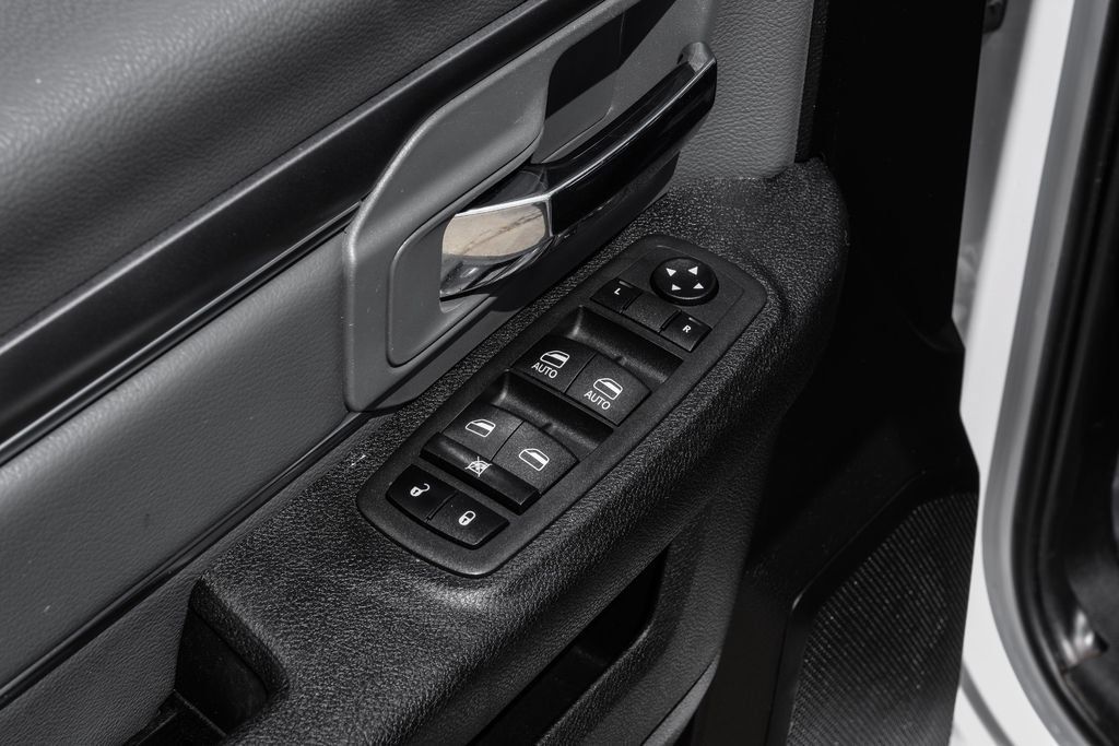 Used 2022 RAM 1500 Classic SLT RWD image 41