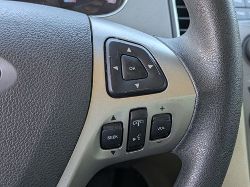 Used 2017 Ford Taurus SE FWD image 22