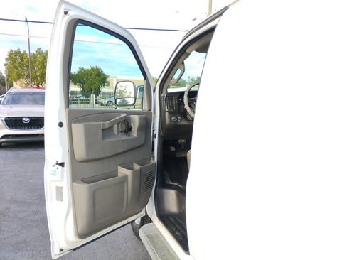 Used 2016 GMC Savana 2500 image 34