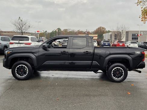 Used 2024 Toyota Tacoma TRD Off-Road image 4