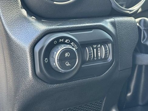 Used 2022 Jeep Gladiator Overland w/ Popular Equipment Package AWD/4WD image 21