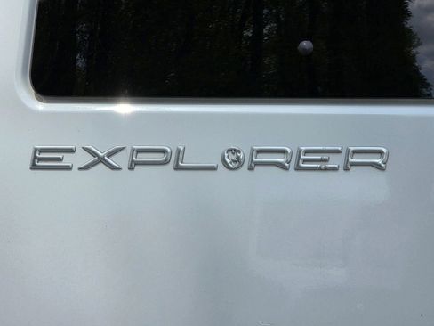 Used 2018 GMC Savana 2500 Extended w/ Enhanced Convenience Package image 41