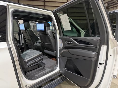 Used 2021 Cadillac Escalade ESV Sport w/ Driver Assist Tech Package AWD/4WD image 21