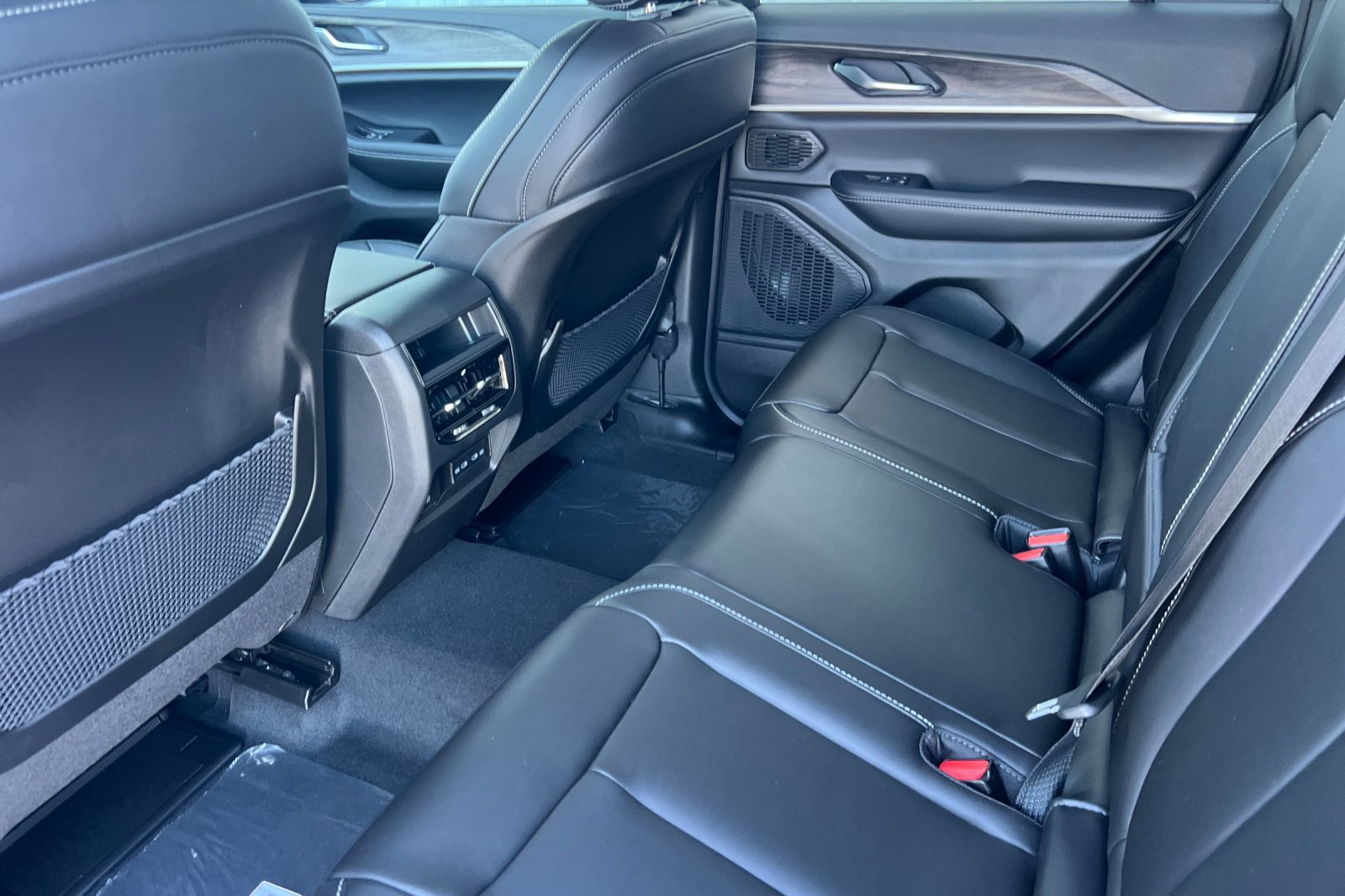 New 2027 Jeep Grand Cherokee Limited AWD/4WD image 15