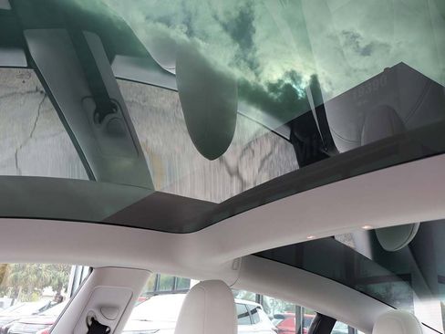 Used 2021 Tesla Model 3 Standard Range Plus image 22