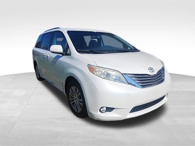 Used 2015 Toyota Sienna XLE w/ XLE Navigation Package FWD image 5