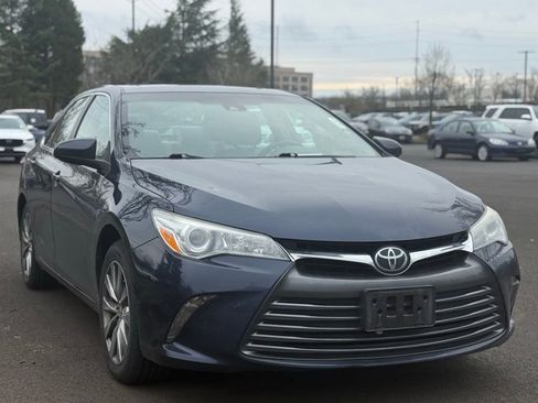 Used 2017 Toyota Camry XLE w/ Moonroof Package image 7