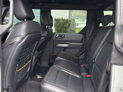 Used 2023 Ford Bronco Badlands image 9